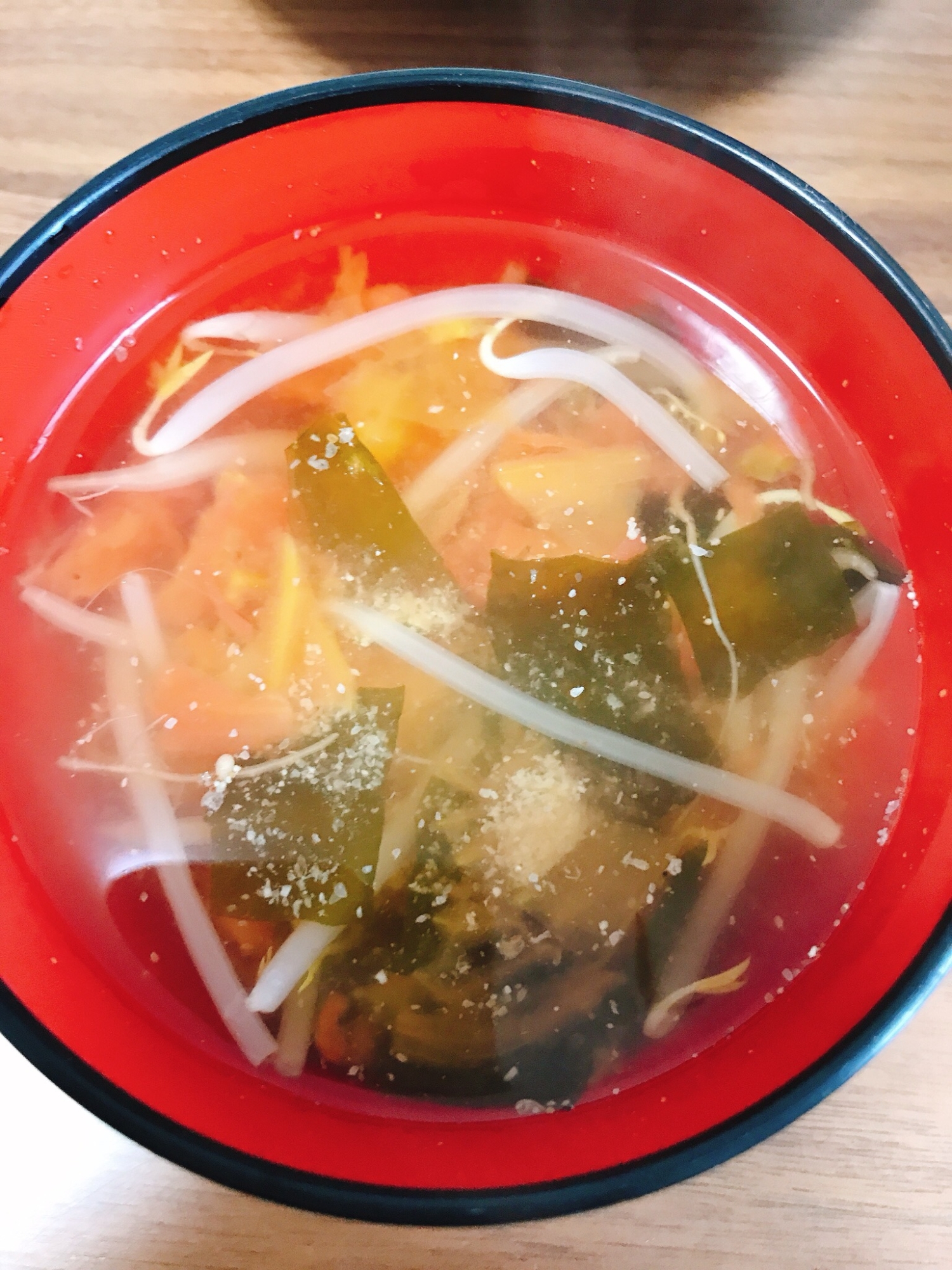 もやしとトマトワカメ中華スープ