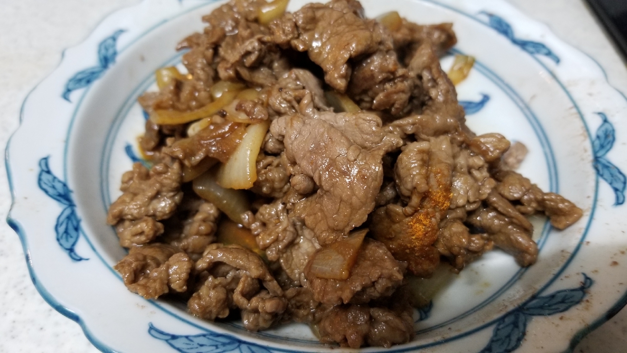 卵絡ませ済み☆一味とすき焼きのタレで牛肉玉ねぎ炒め