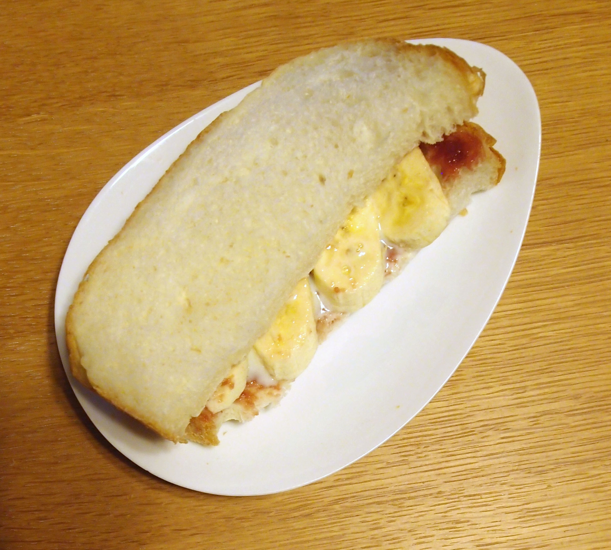 紅芋ジャムと練乳とバナナのサンドイッチ