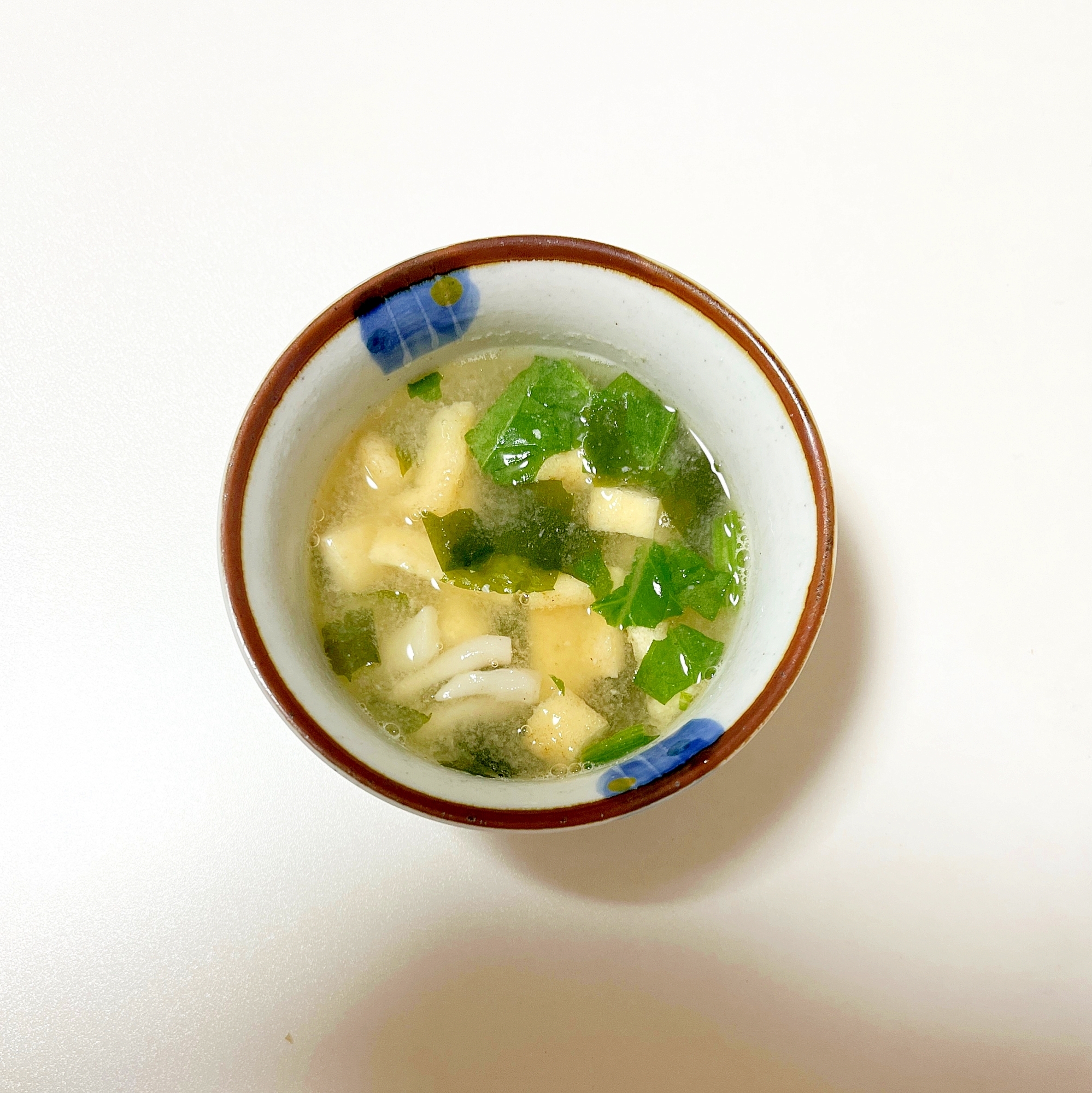 油揚げと葉物野菜の味噌汁