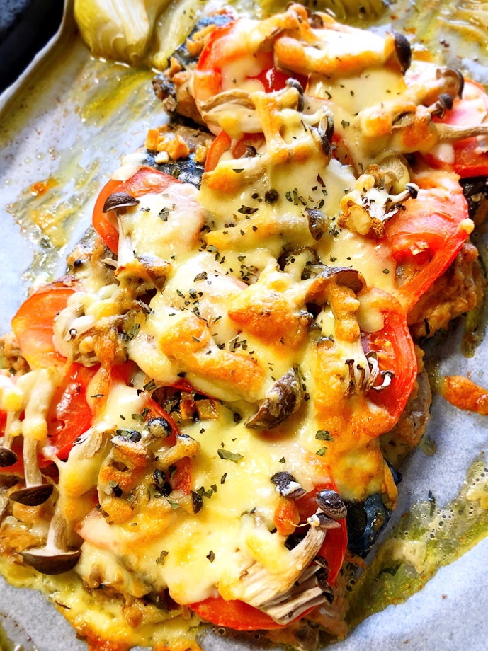並べて焼くだけ!サバ缶でトマトチーズ焼き