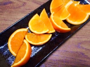 筋っぽくならないオレンジのカット方法