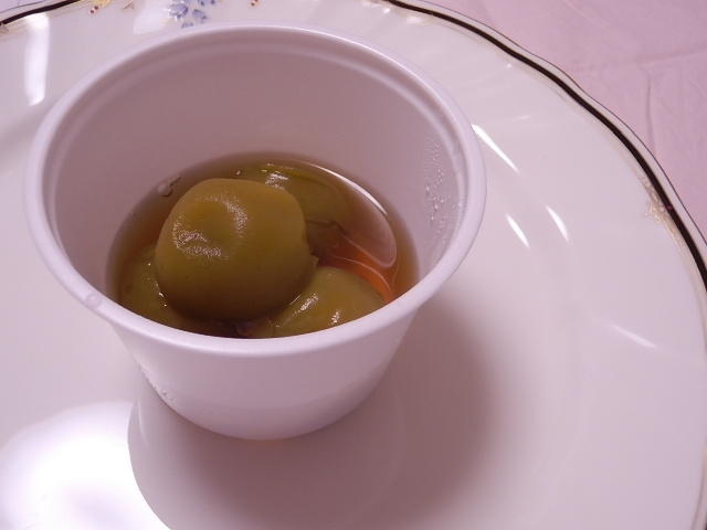 青梅の白ワイン煮