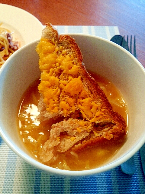 塩麹で時短☆ダシダdeオニオングラタン風スープ