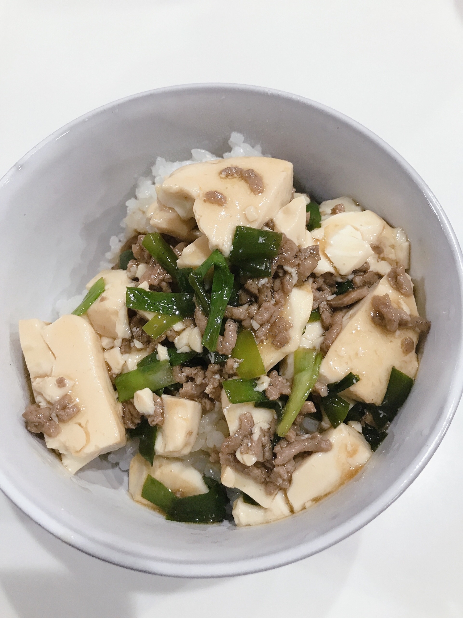 合い挽き豆腐ニラ丼