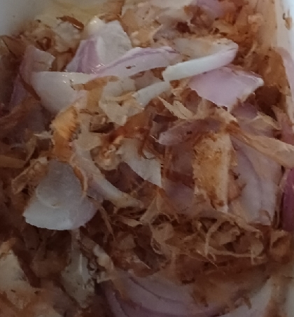 子どもが生玉ねぎが苦手なのにツナとかつお節を混ぜたらパクパク食べました。赤玉ねぎは血を綺麗にするとかで食べてくれので嬉しかったです。