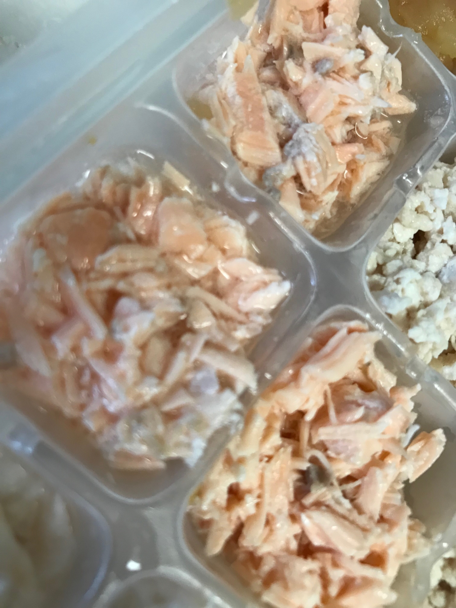 離乳食 中期 鮭のほぐし身 冷凍方法