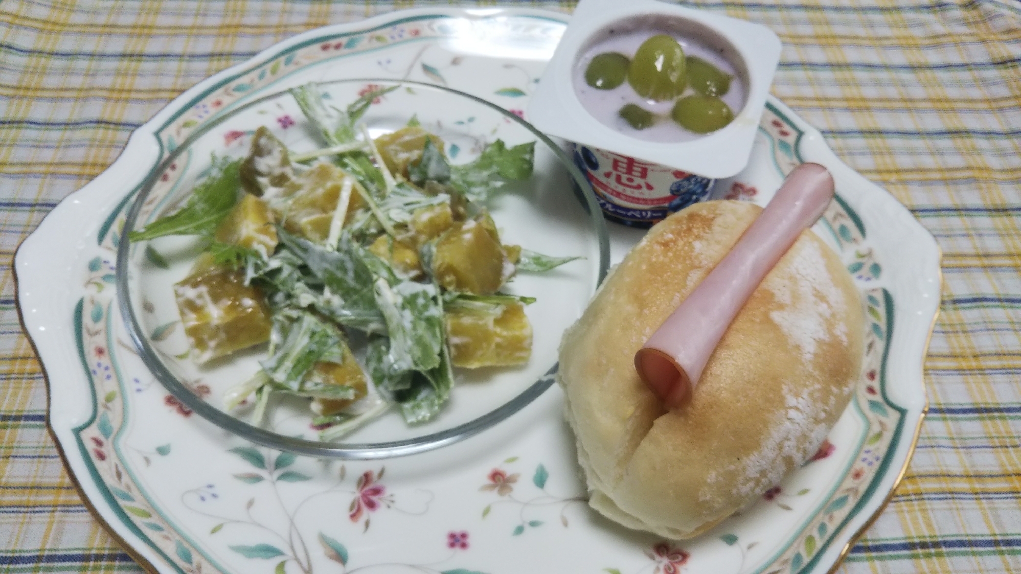 さつま芋水菜サラダとハムサンドの朝食☆