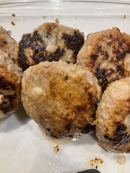 ケチャップとウスターソースのお手軽ハンバーグ