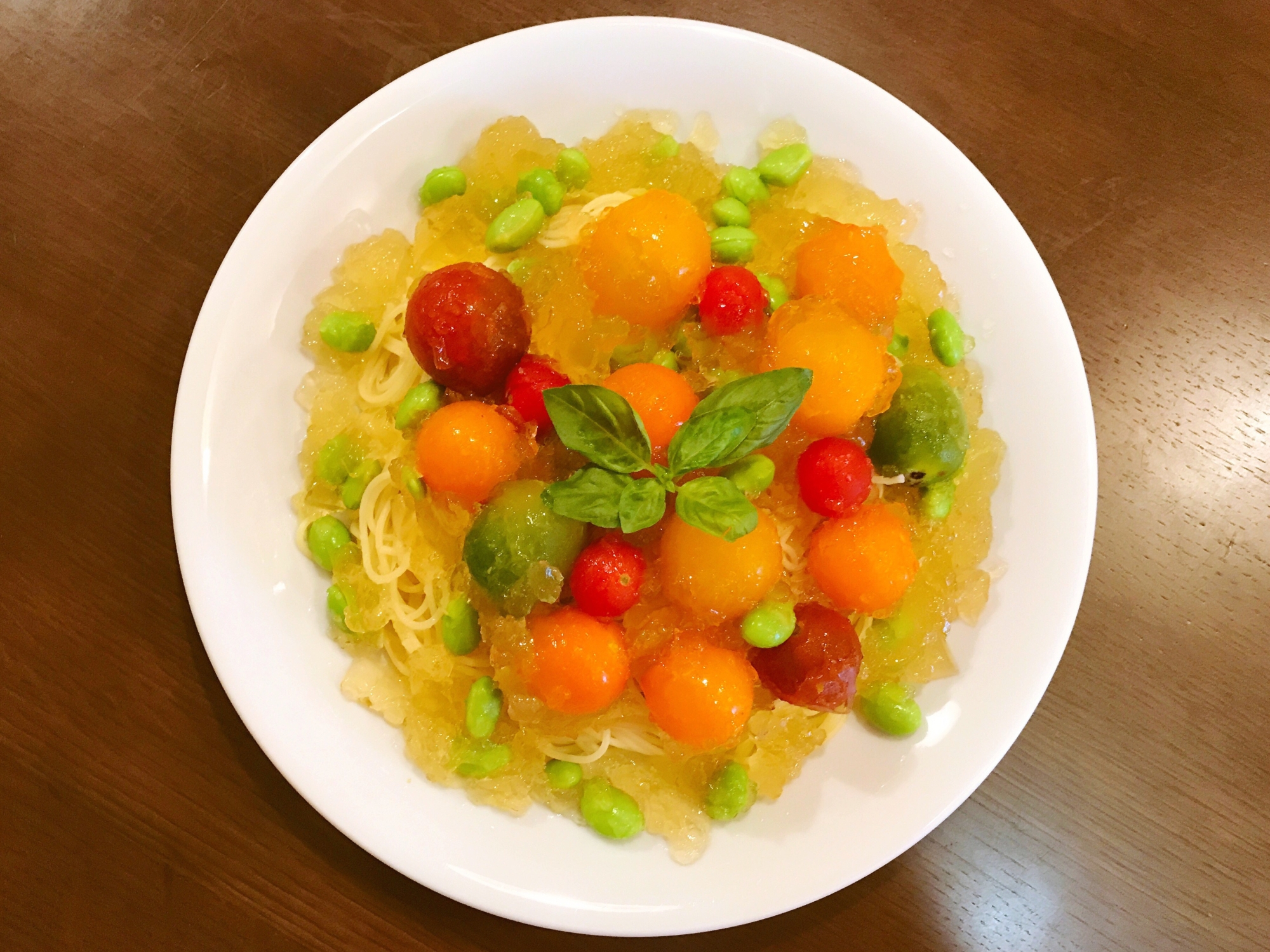 カラフルトマトのコンソメ柚子胡椒ジュレ冷製パスタ