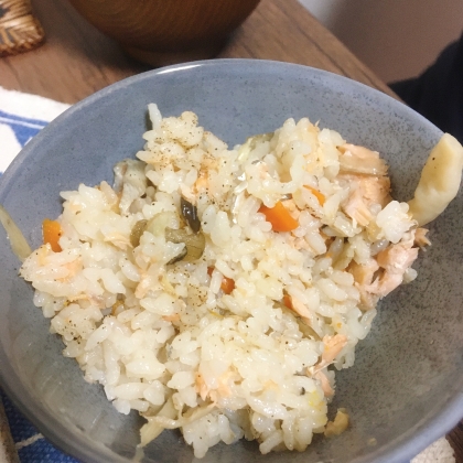 秋鮭を安売りでゲットしたので、作ってみました！秋に食べたい炊き込みご飯ですね⭐︎とても美味しかったです♫