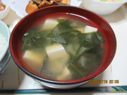 おかわかめと豆腐の味噌汁