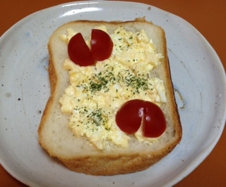 この卵サンドが食べたくて食パンを焼きました！このふっわふわの卵、最強レシピです！忙しい朝でも手作り卵サンドが食べれるなんてすごく嬉しいです！最強レシピに感謝！！