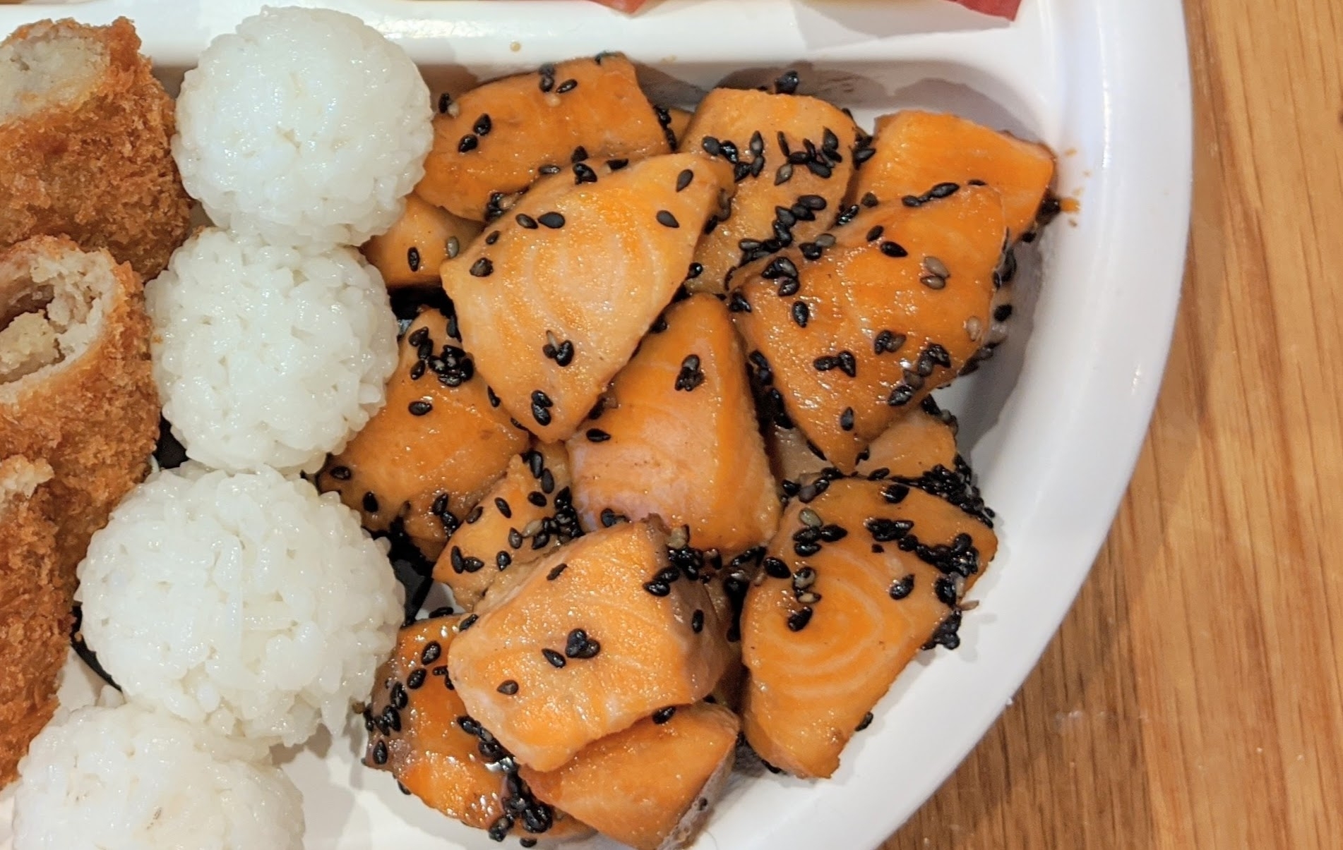 幼児食　鮭のコロコロ胡麻和え