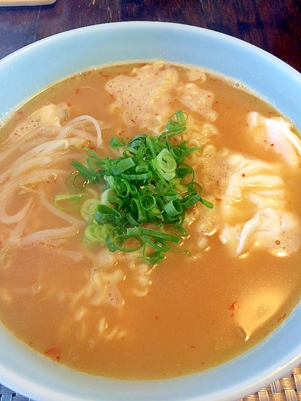 豆板醤で☆ピリ辛もやしラーメン