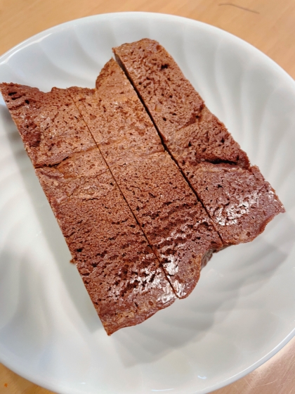 材料4つで簡単チョコレートケーキ
