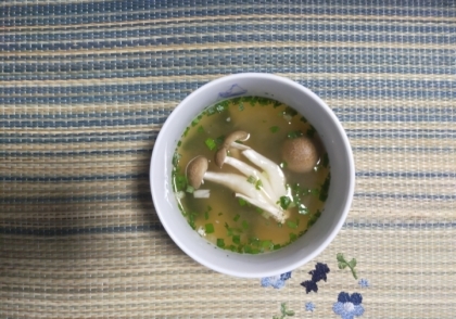 ねぎ・しめじ・わかめの味噌汁