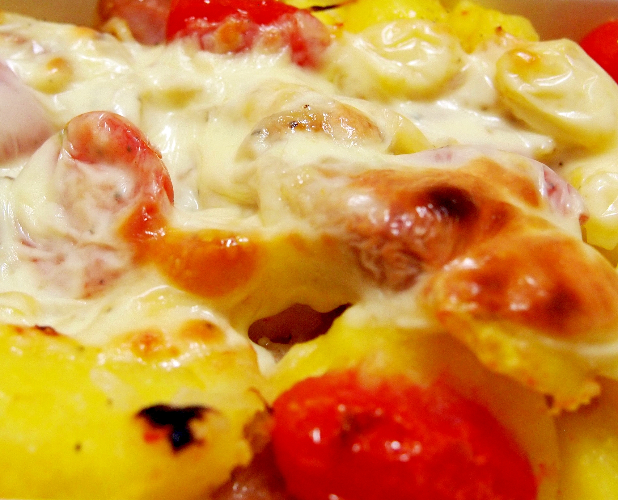 ポテトとソーセージとミニトマトのチーズ焼き
