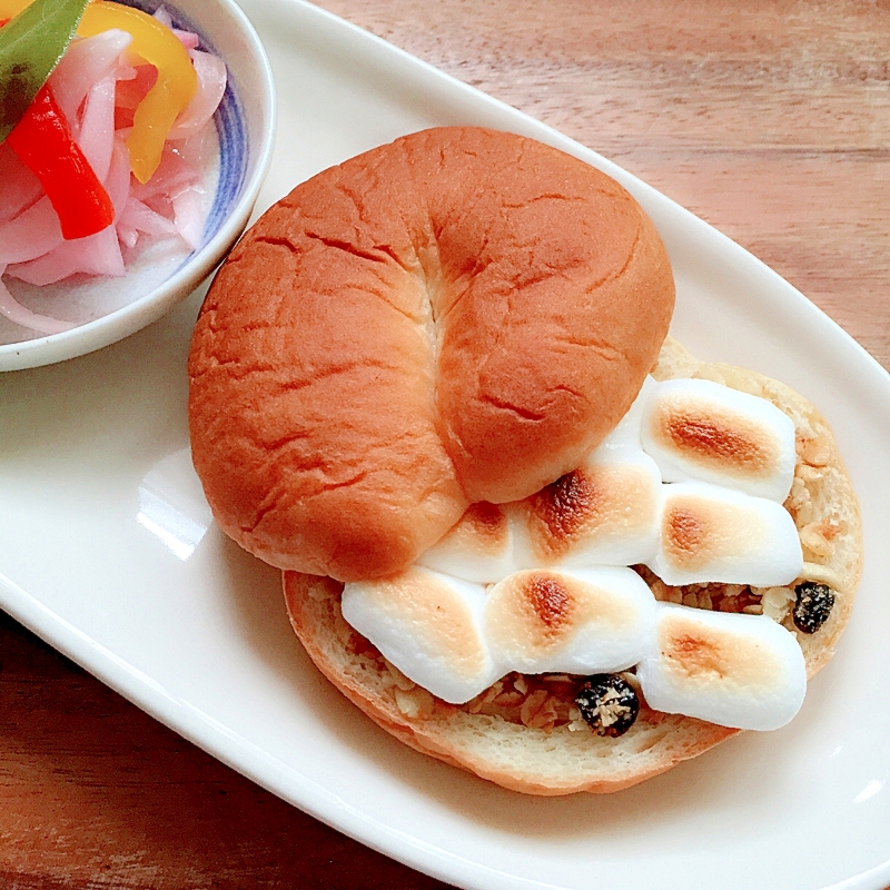 ココナッツ香るグラノーラとマシュマロサンド♪