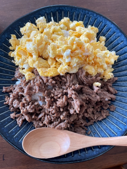 簡単お昼ご飯☆鶏そぼろ丼(2色)