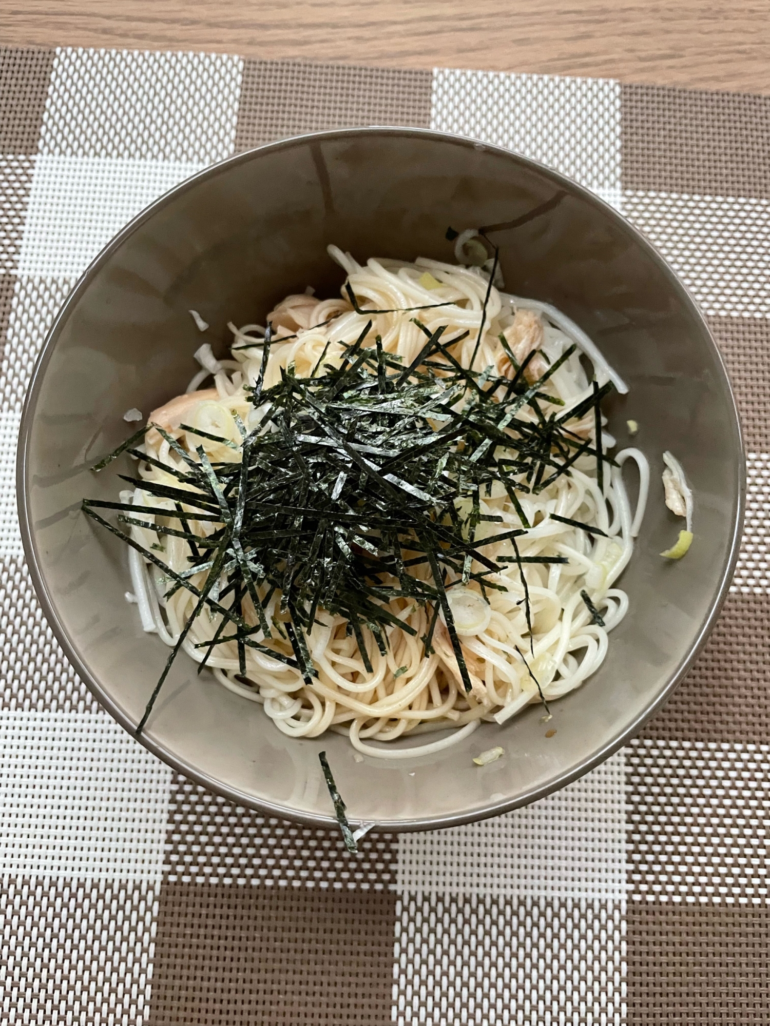 ささみと刻み海苔のぶっかけそうめん