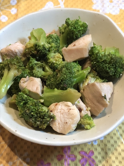ブロッコリーの消費がしたくて作りました。簡単に作れて美味しいですね。
また作ります(*￣▽￣*)ノ
