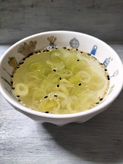 きょうはこちら♬スーパーの葱だけどお腹すいてたのでおやつに作りました✨葱たっぷりでとっても美味しい酸味のあるスープに♡素敵レシピ感謝ʕ⁠ ⁠ꈍ⁠ᴥ⁠ꈍ⁠ʔ