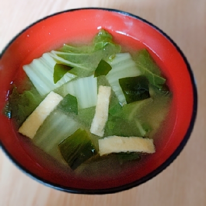 白菜とわかめと油揚げの味噌汁