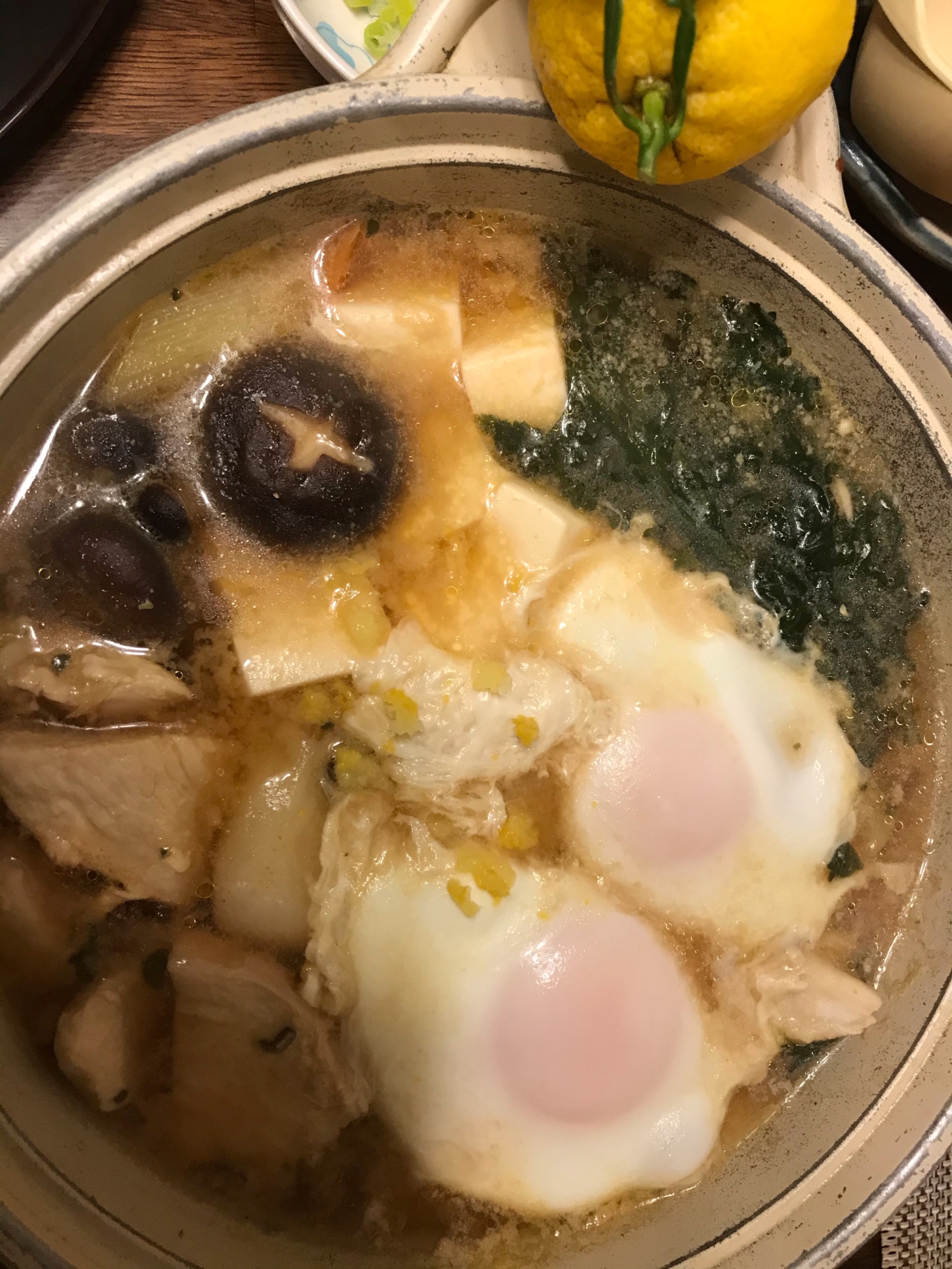 鶏胸肉春菊キノコの味噌スープ鍋