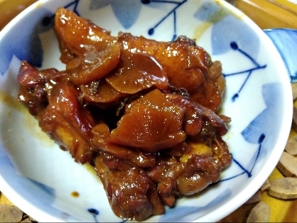 骨付き鶏肉のピリ辛焼き