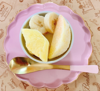 メロンとパイナップルとバナナのフルーツヨーグルト
