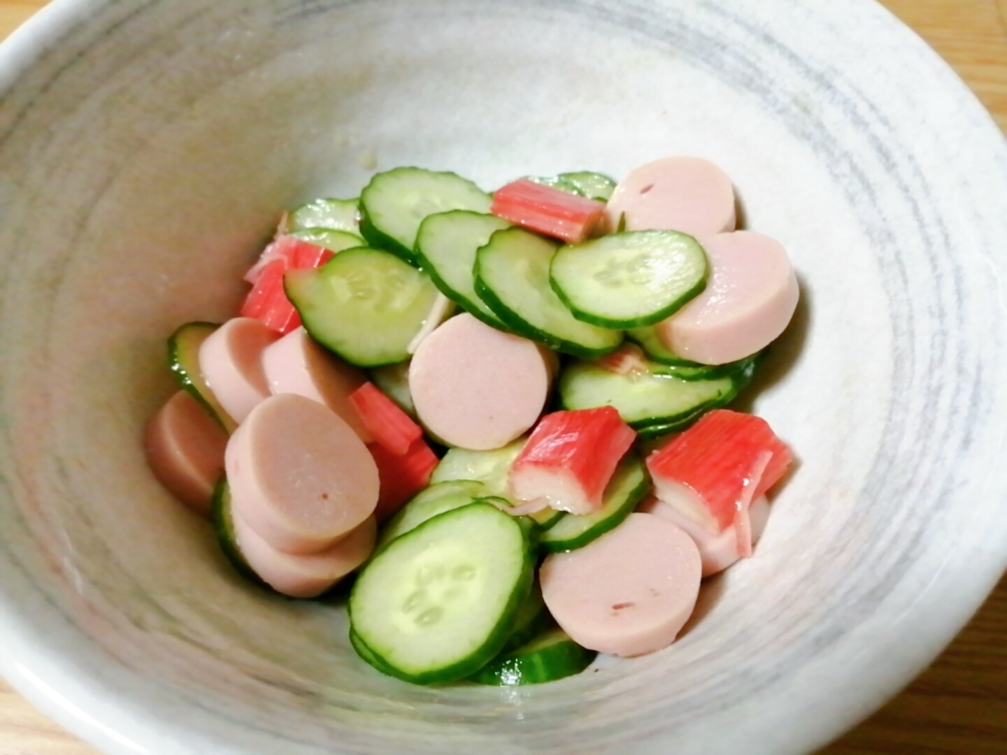 魚肉ソーセージときゅうりとカニカマの中華サラダ