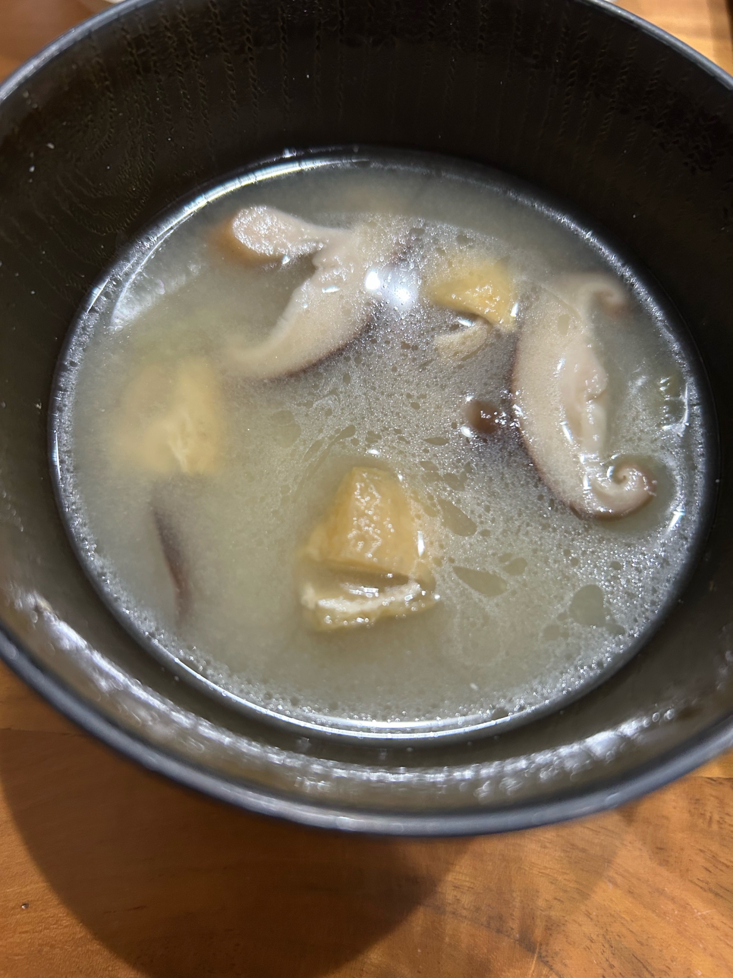 椎茸と小揚げの味噌汁