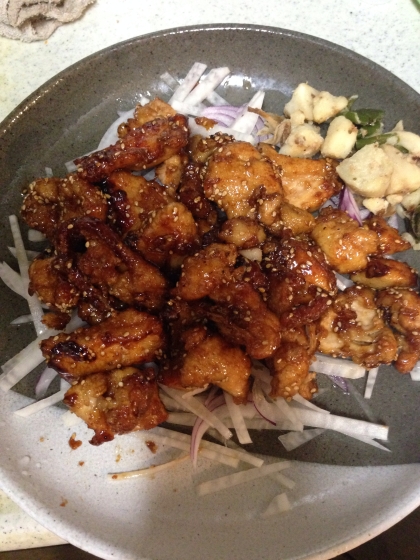 とりムネ肉のニンニク醤油と黒胡椒ソース