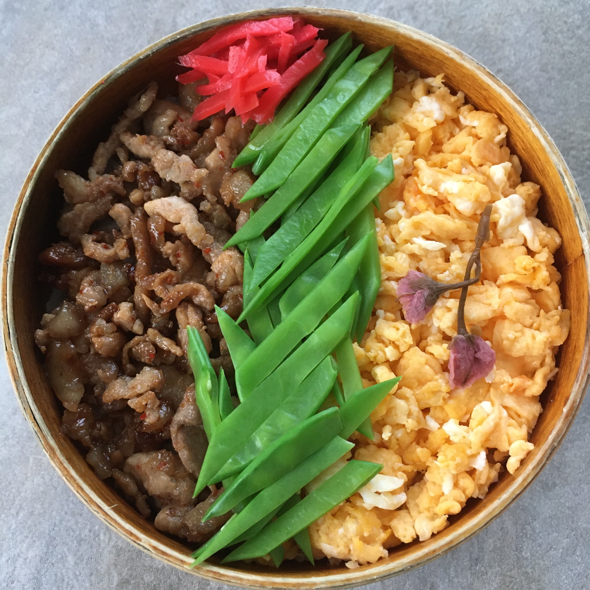 ピリ辛三色丼♪