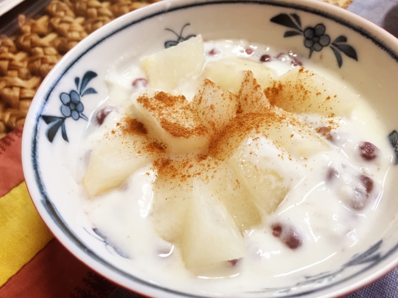 ゆで小豆とナシ入りヨーグルト