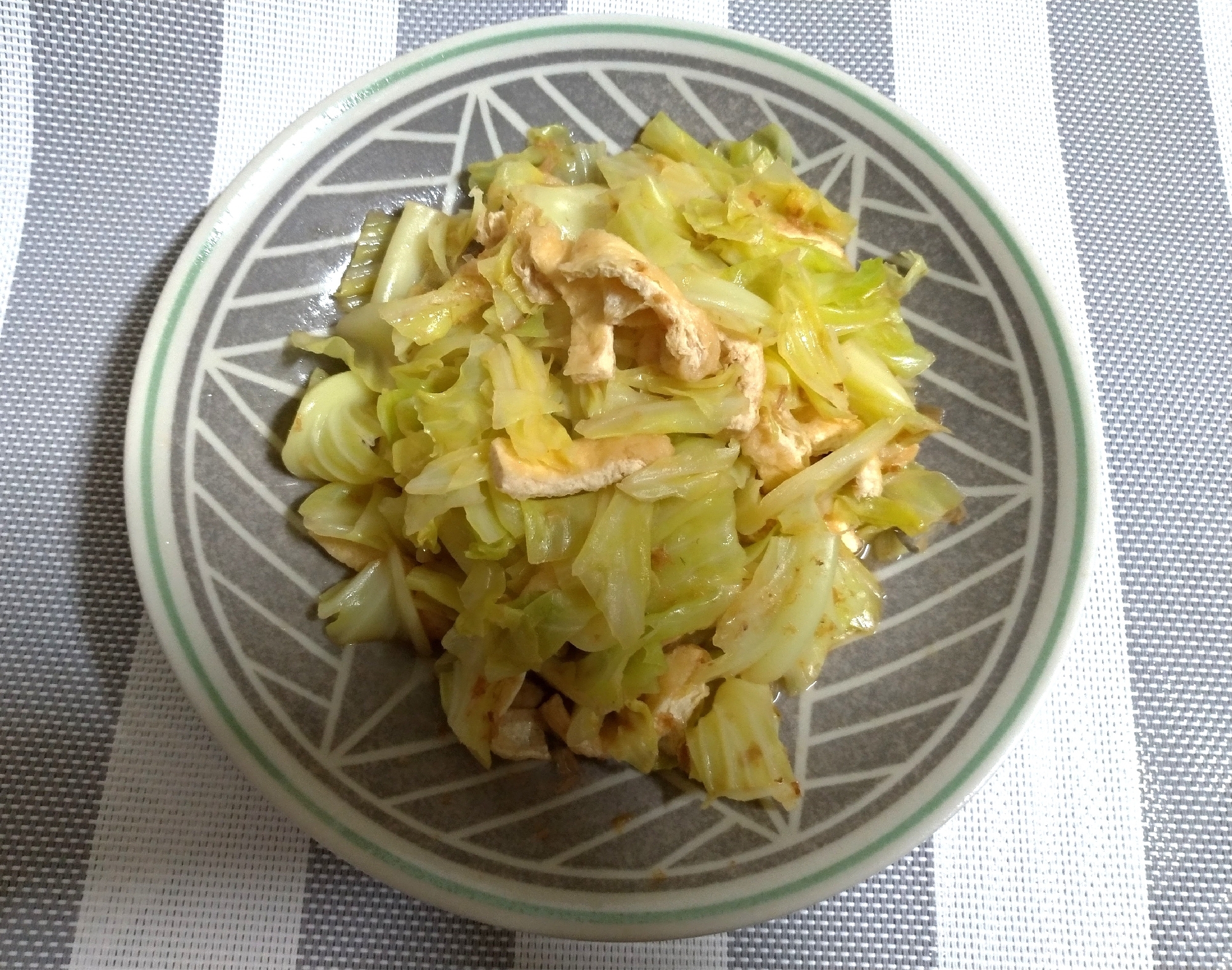 鰹節香る キャベツと油揚げの煮びたし