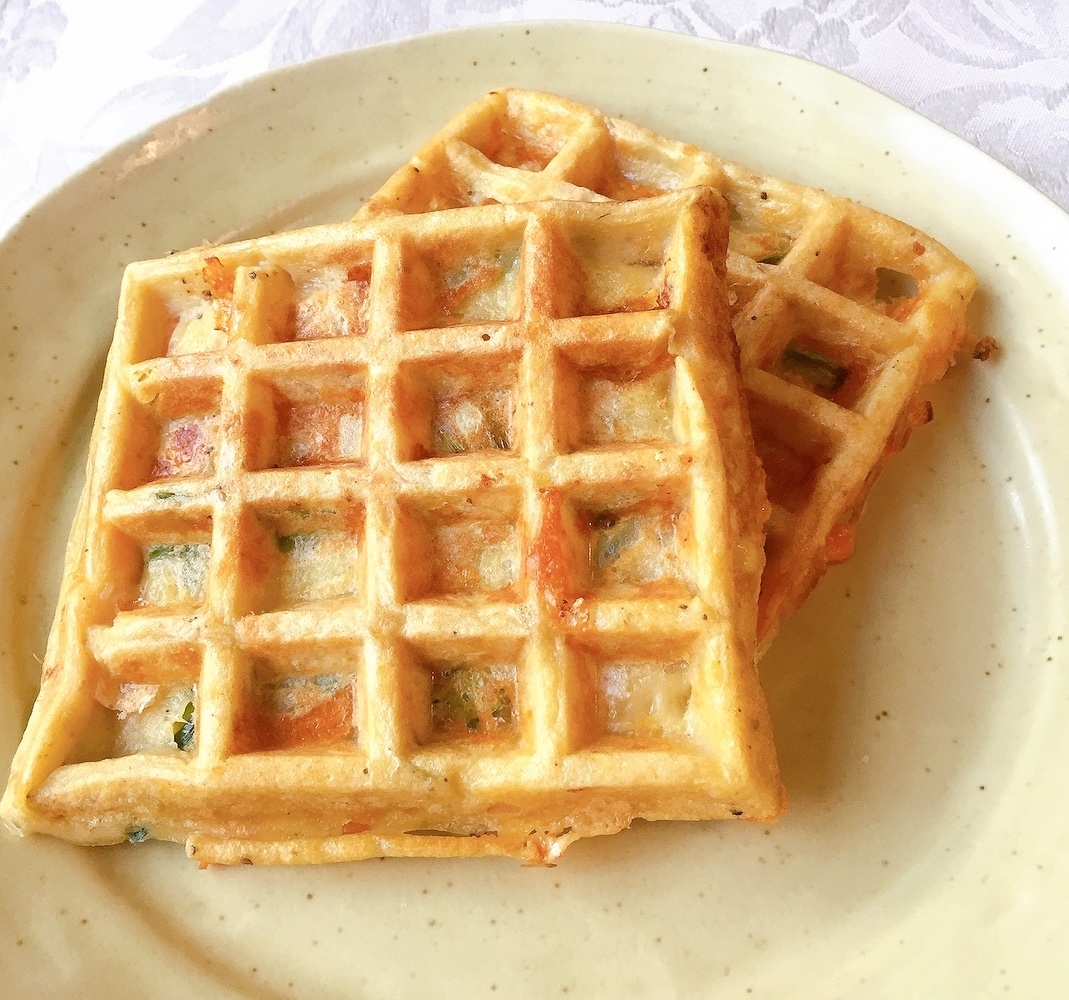 ワッフルメーカーで焼く◎野菜入りチーズ餅