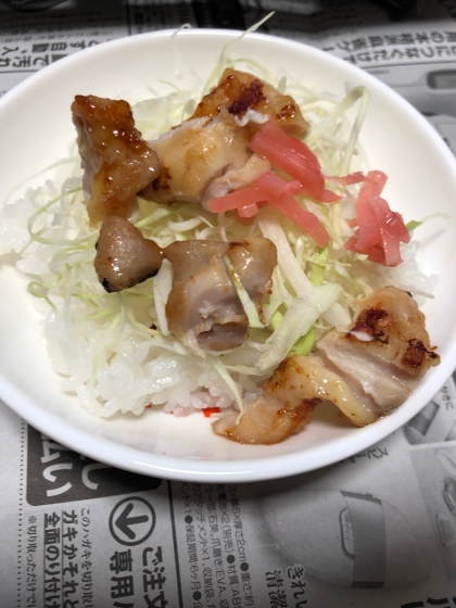 千切りキャベツの焼き鳥丼