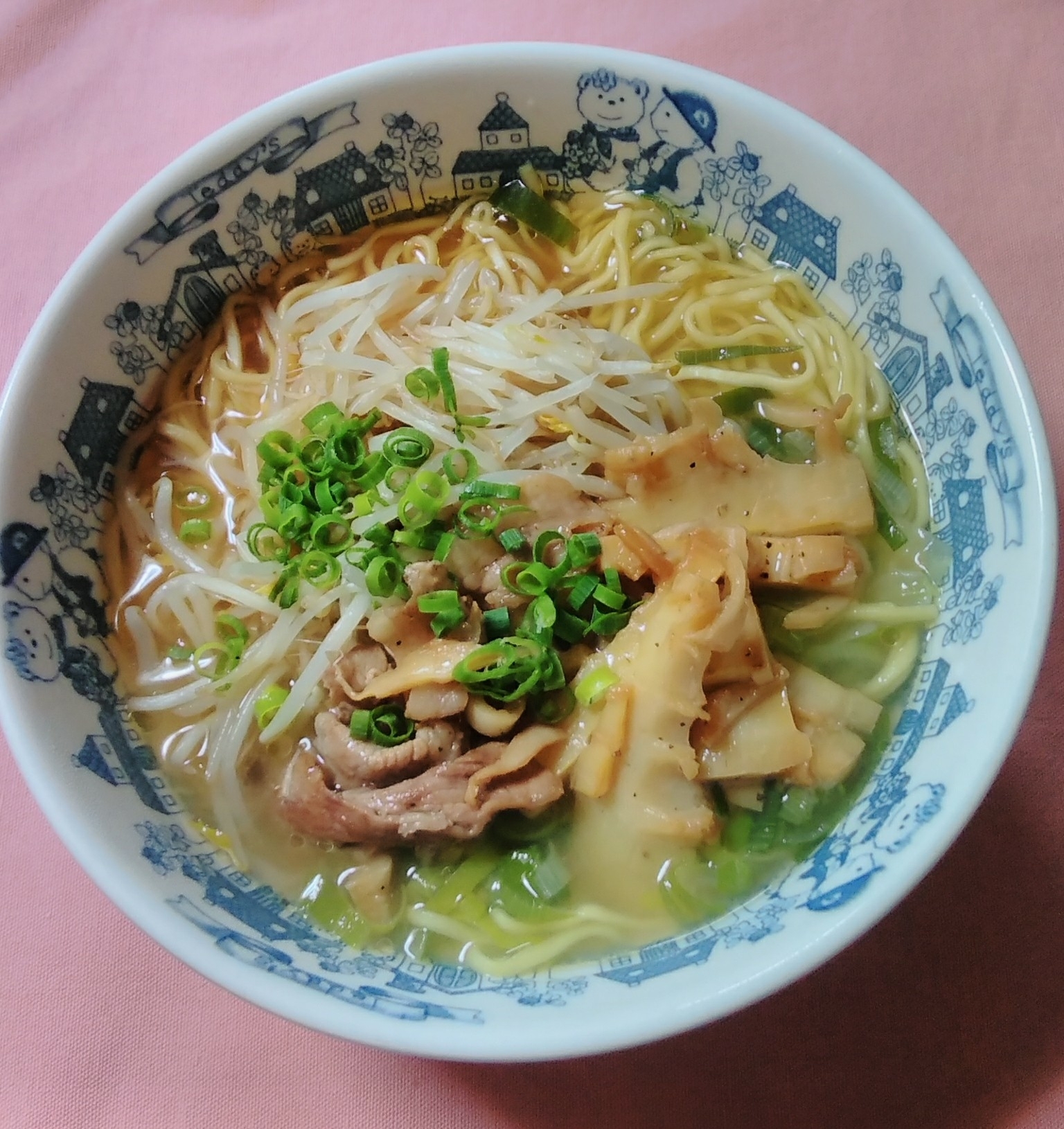 筍と豚肉ともやしの醤油ラーメン