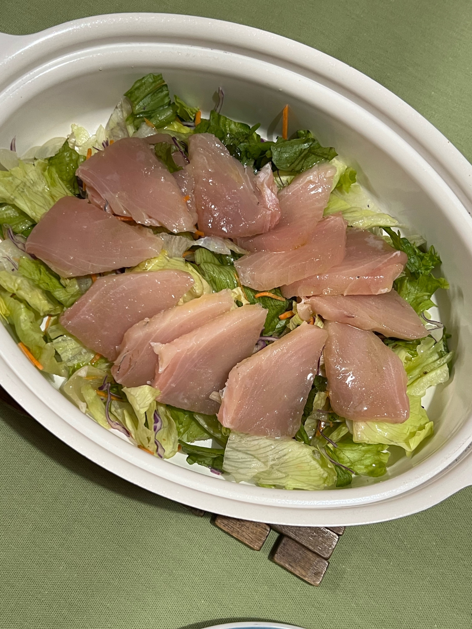 ビンチョウマグロのわさびカルパッチョサラダ