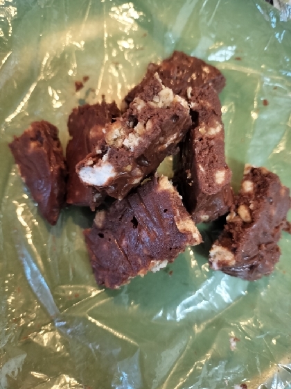 チョコ味のプロテインでつくりました！美味しいです！！ちょと牛乳を入れすぎて、ベトついてしまいましたが、それでも美味しい♡