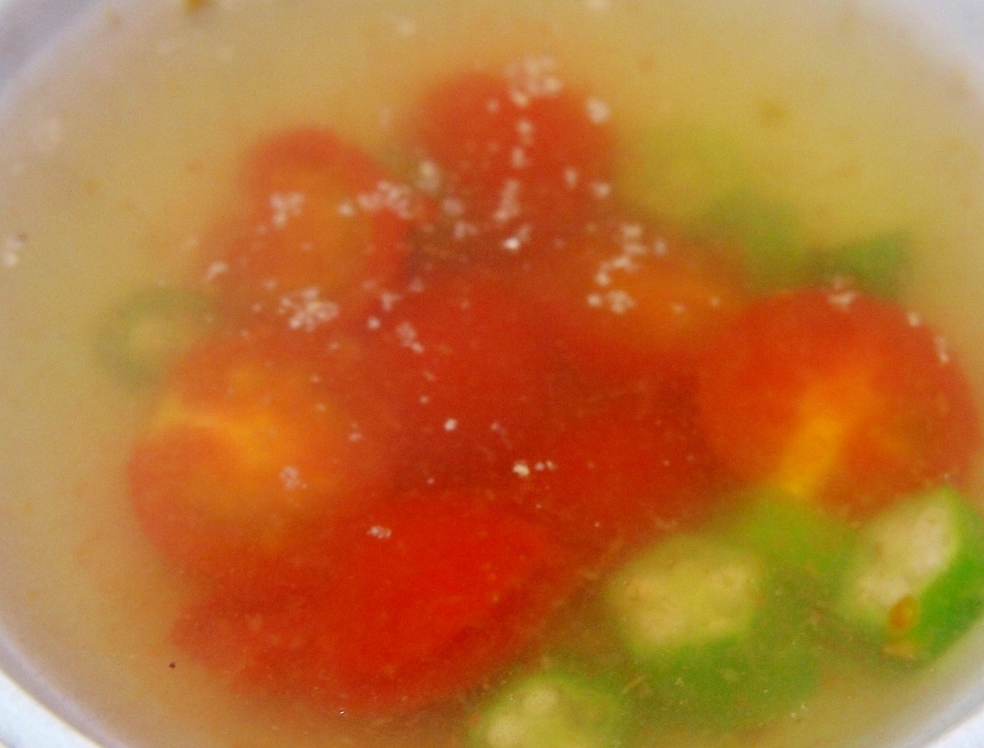 オクラとミニトマトのスープ