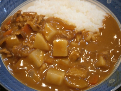 大根やトマト入りのカレーは初めてでしたが美味しく頂きました。ごちそうさま。