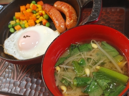 小松菜もやし椎茸の味噌汁