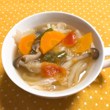 少し肌寒いので、スープが食べたくなって作りました！
冷蔵庫に残っていたしめじも入れました♪
庫内がスッキリ！雨降りですけど、気持ちもスッキリしました！感謝♡