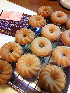 【ビタントニオ】イチゴ焼きドーナツ