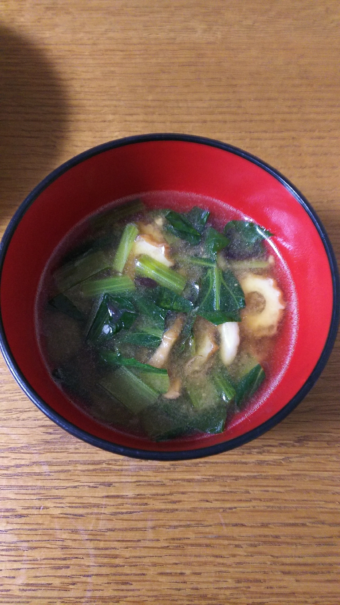 小松菜とちくわのお味噌汁