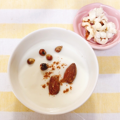福豆とアーモンドのヨーグルト