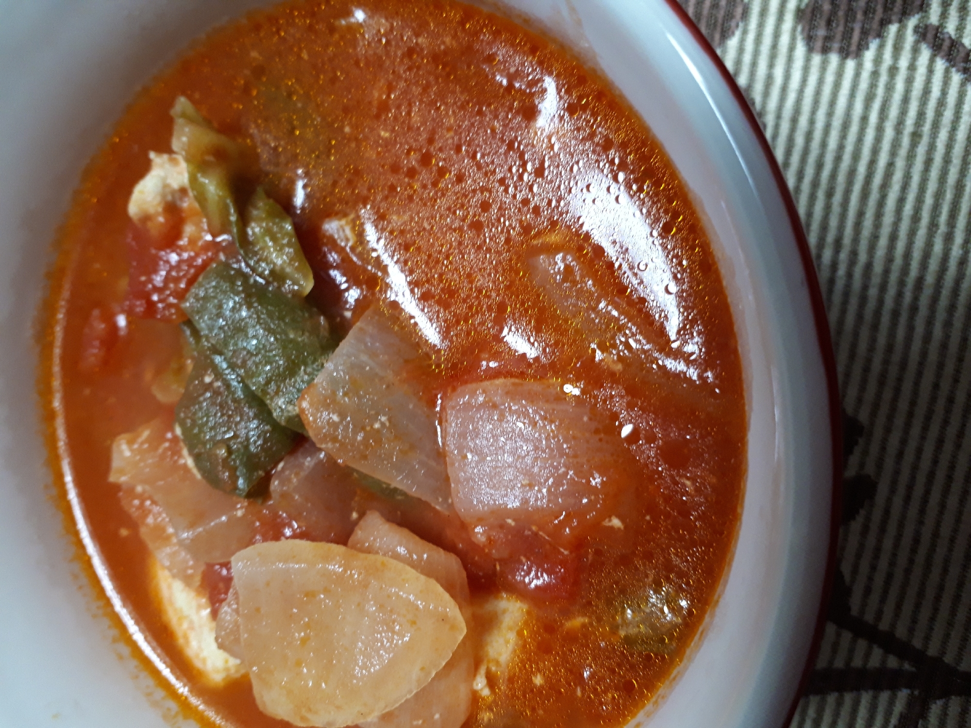 キャベツと玉ねぎと鶏肉のトマトスープ レシピ 作り方 By るもちゃん 楽天レシピ